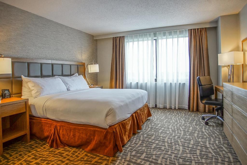 Ramada By Wyndham Southfield Hotel Exterior photo