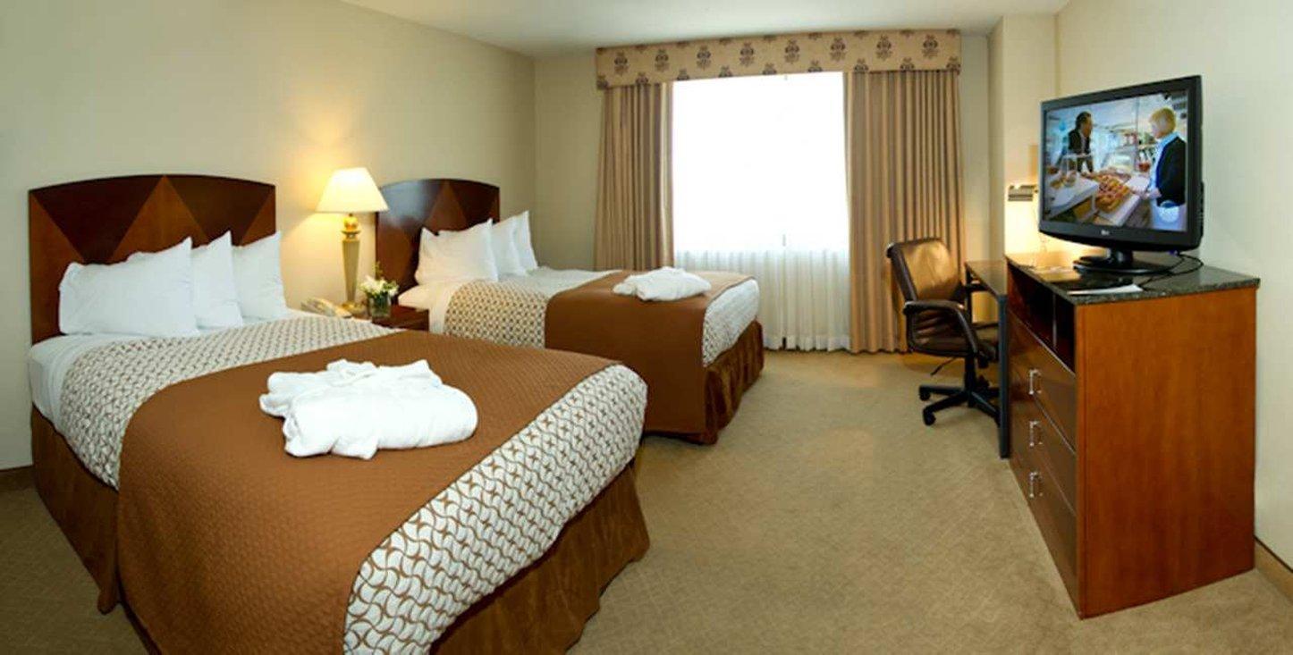 Ramada By Wyndham Southfield Hotel Exterior photo