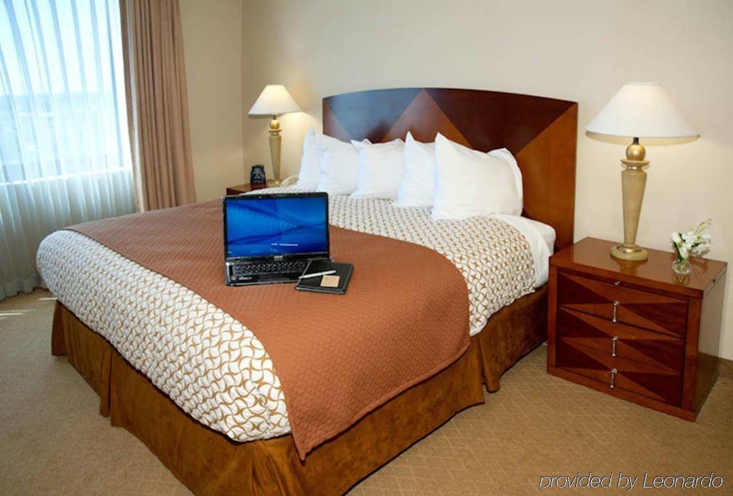 Ramada By Wyndham Southfield Hotel Exterior photo